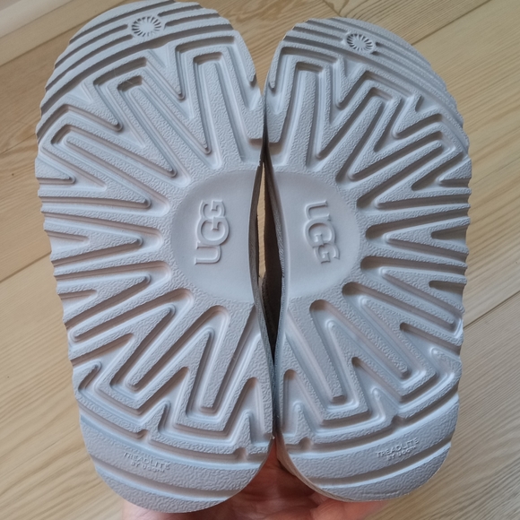 NWOB Ugg Classic Short II Braided Boot - Picture 7 of 7